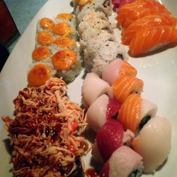 Снимок сделан в Koko Sushi Bar &amp; Lounge пользователем Julie F. 5/2/2014