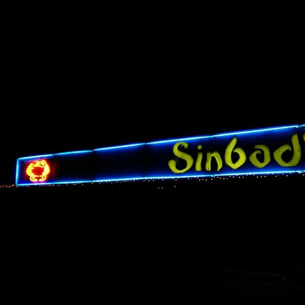 Foto tirada no(a) Sinbad&#39;s Pier2 Restaurant por Paul W. em 9/1/2015