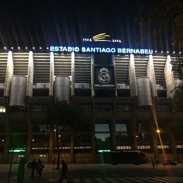 Das Foto wurde bei Real Café Bernabéu von Eser S. am 10/6/2017 aufgenommen