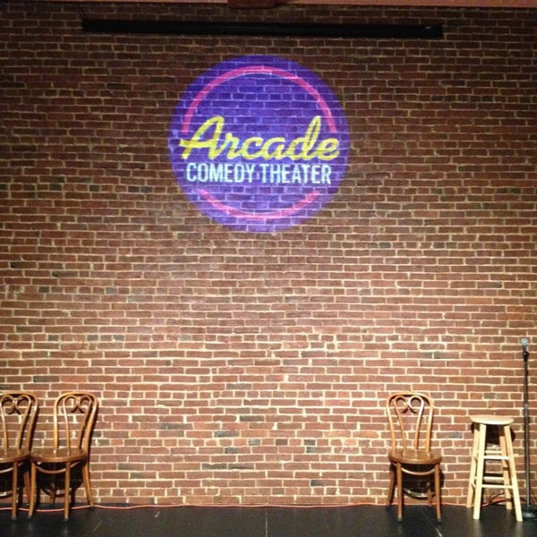 7/15/2013 tarihinde John M.ziyaretçi tarafından Arcade Comedy Theater'de çekilen fotoğraf