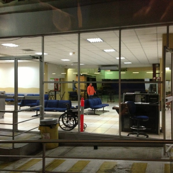 Foto diambil di Terminal Aeroservicios oleh Andrés M. pada 3/9/2013