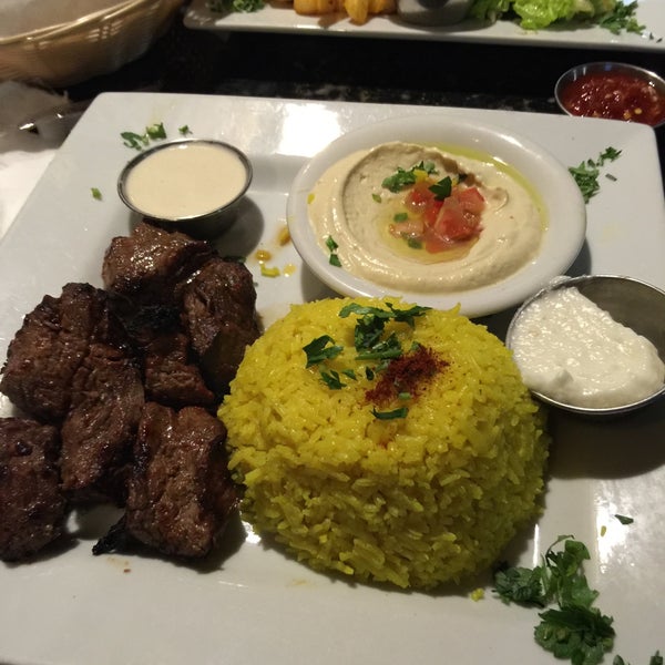 Das Foto wurde bei Almaza Restaurant von 🍰 am 7/27/2015 aufgenommen
