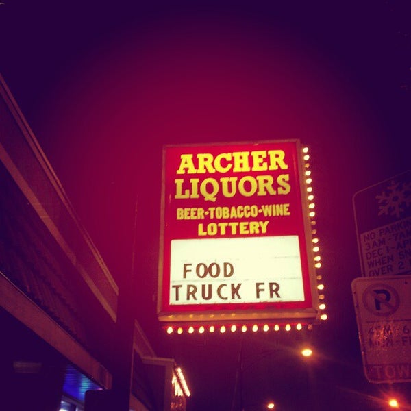 Foto scattata a Archer Liquors da David B. il 12/15/2012