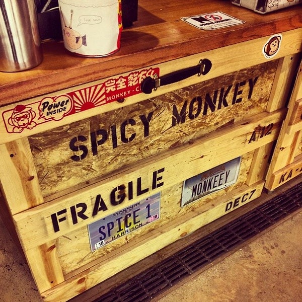 9/30/2013 tarihinde David B.ziyaretçi tarafından Spicy Monkey Soup Co'de çekilen fotoğraf