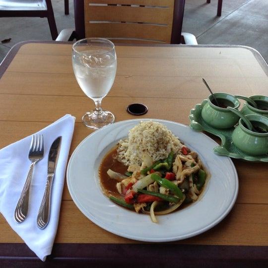 Снимок сделан в Little Thai Cuisine пользователем Chase D. 10/4/2012