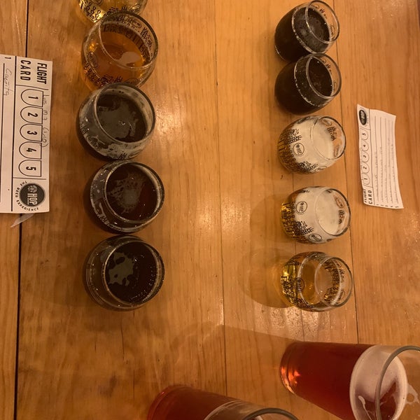Photo taken at HOP The Beer Experience 2 by Diana V. on 8/11/2019