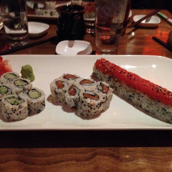 รูปภาพถ่ายที่ Sushi Taiyo โดย Michael J เมื่อ 12/1/2013