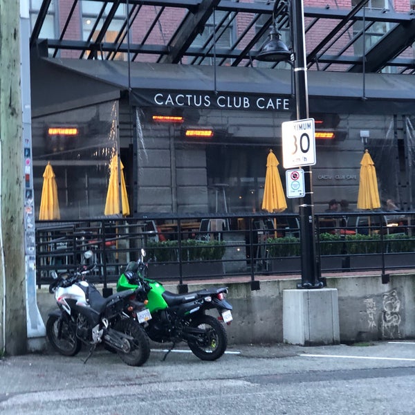 Foto diambil di Cactus Club Cafe oleh Paul Ambrose L. pada 11/16/2018