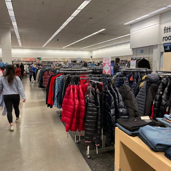 Nordstrom Rack Clothing Store in Lynnwood