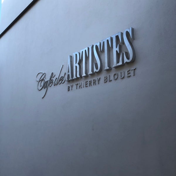 รูปภาพถ่ายที่ Café des Artistes โดย Paul Ambrose L. เมื่อ 2/26/2019