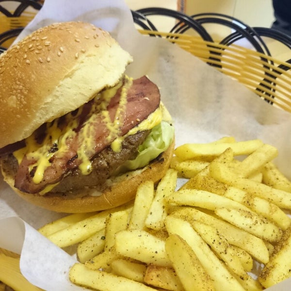 Zhoei Burger