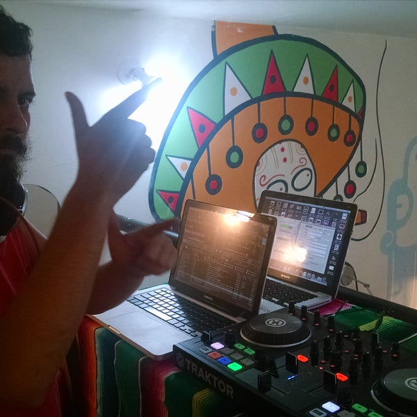 Hempy hour da Radio Legalize rolando agora na La Cucaracha. Chega junto!