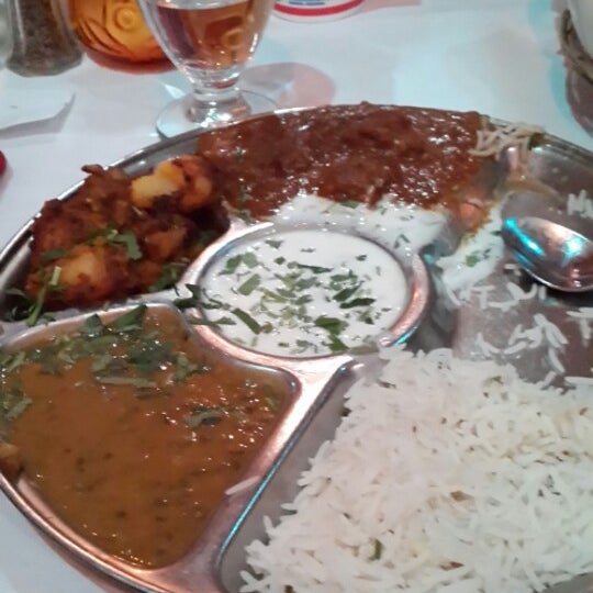 Foto scattata a India&#39;s Tandoori-Authentic Indian Cuisine, Halal Food, Delivery, Fine Dining,Catering. da Wan il 1/22/2014