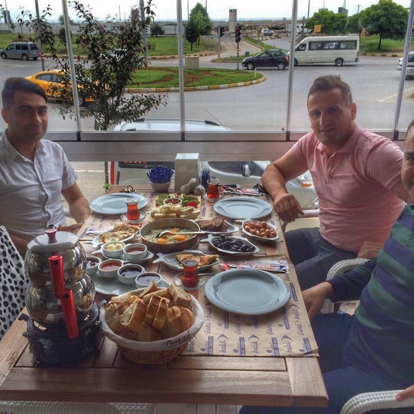 Foto tirada no(a) Gani Balık Restaurant por Uğur Y. em 5/27/2016