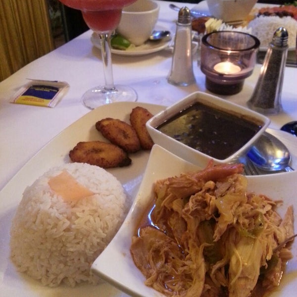 Foto scattata a Siboney Cuban Cuisine da Fabian S. il 9/21/2013