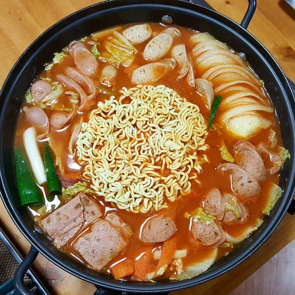 Foto diambil di Jjang Korean Noodle &amp; Grill oleh Teddy Selig J. pada 2/22/2016