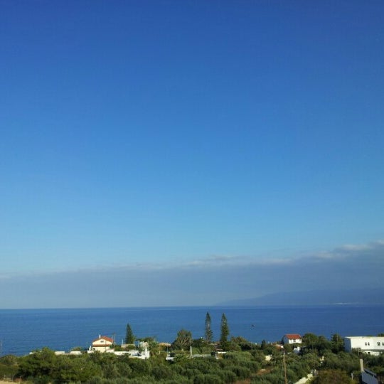 Foto diambil di View Villas oleh Nikos P. pada 11/3/2012