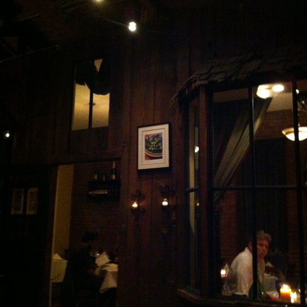 Das Foto wurde bei 71 Saint Peter Restaurant von Angela am 2/15/2013 aufgenommen