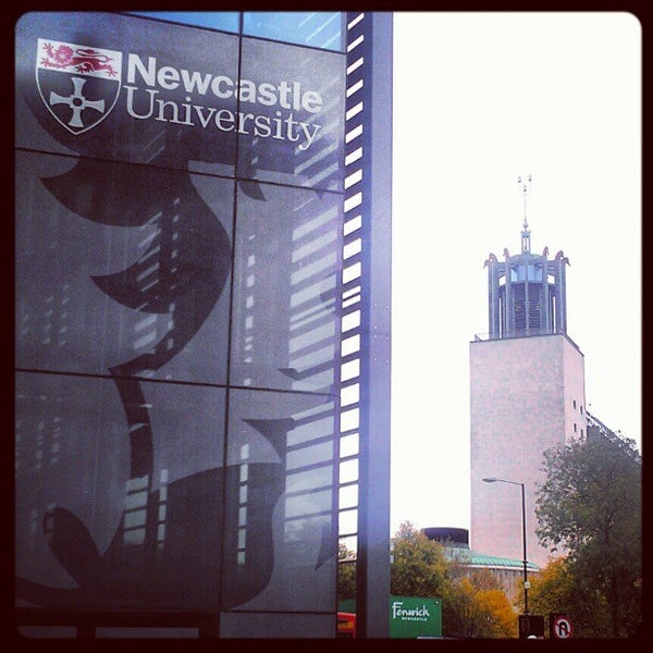 รูปภาพถ่ายที่ Newcastle University Students&#39; Union โดย Samuel C. เมื่อ 10/16/2012