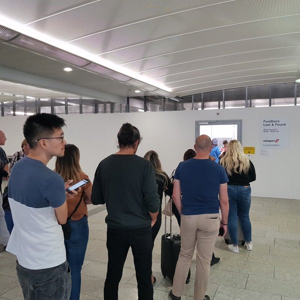 zurich airport lost baggage