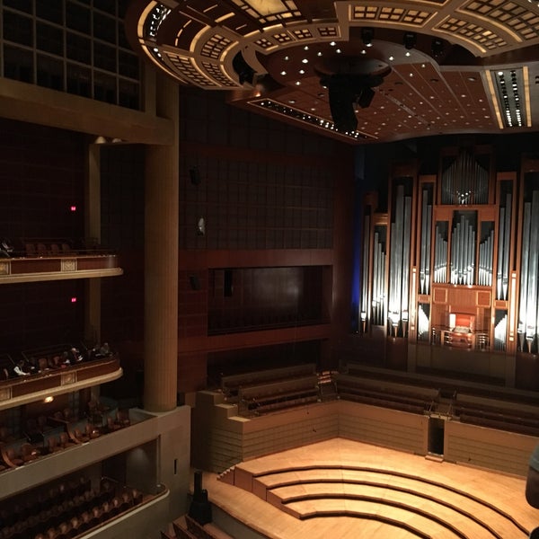 Foto tirada no(a) Morton H. Meyerson Symphony Center por David R. em 4/22/2018