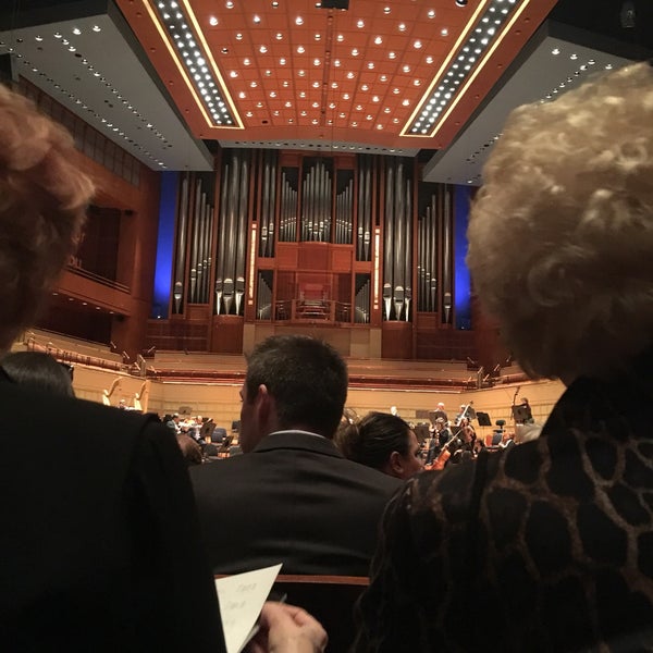 Foto scattata a Morton H. Meyerson Symphony Center da David R. il 3/11/2018