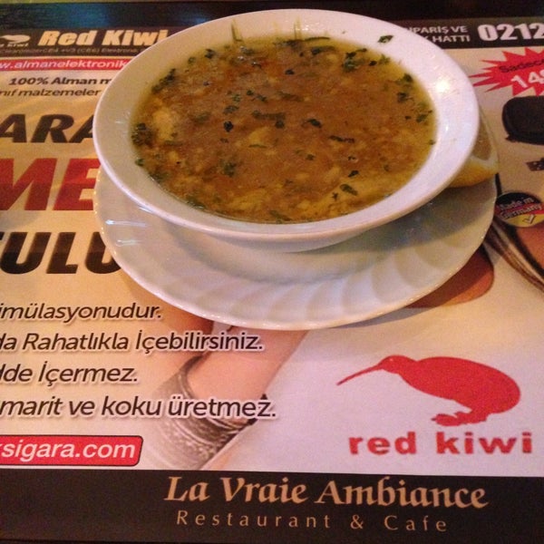 Das Foto wurde bei La Vraie Ambiance Cafe &amp; Restaurant von Ozlem G. am 5/2/2013 aufgenommen