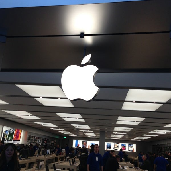 Apple Trinity Leeds Electronics Store in Leeds