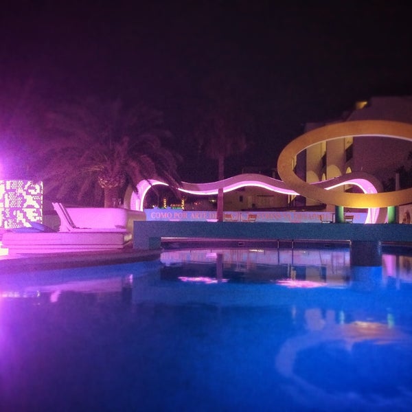รูปภาพถ่ายที่ Santos Ibiza Suites โดย Leo เมื่อ 10/6/2014