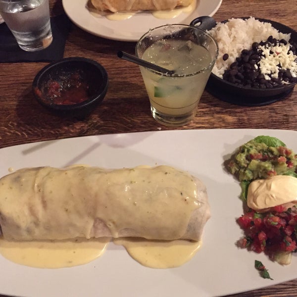 Foto scattata a El Patron Restaurante Mexicano da KimAllison W. il 12/1/2016