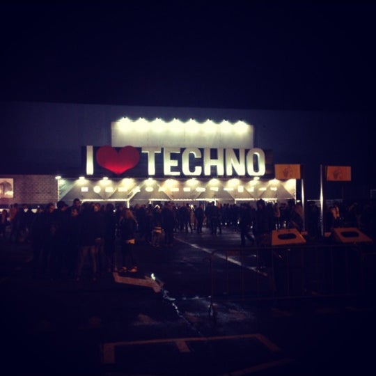Foto tirada no(a) I Love Techno por Brit V. em 11/9/2013