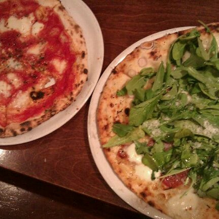 Photo prise au Pizza Brutta par K. D. le9/8/2011