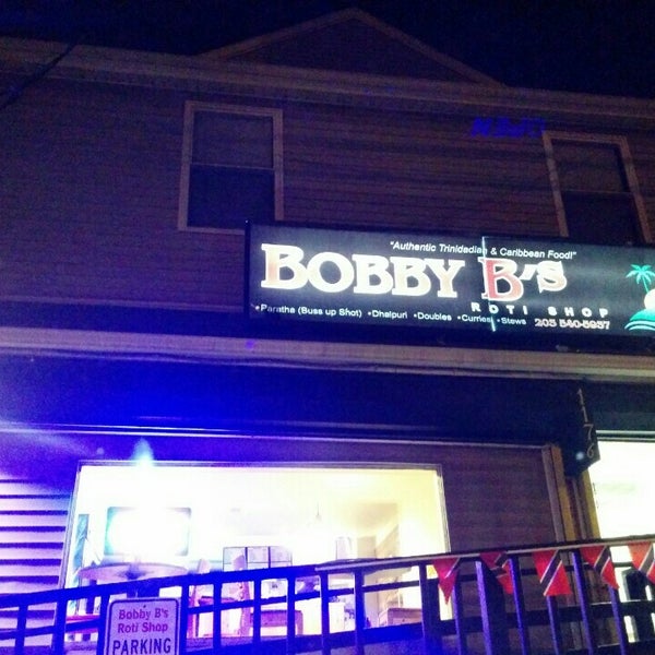 รูปภาพถ่ายที่ Bobby B&#39;s Roti Shop โดย Joe A. เมื่อ 12/12/2015