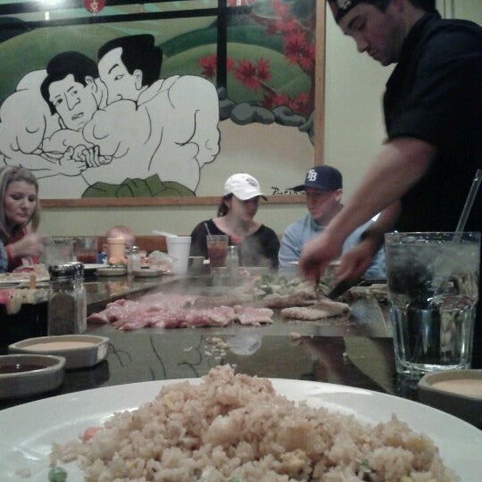 Das Foto wurde bei Tokyo Japanese Steakhouse Seafood &amp; Sushi Bar von Ryan D. am 12/22/2012 aufgenommen