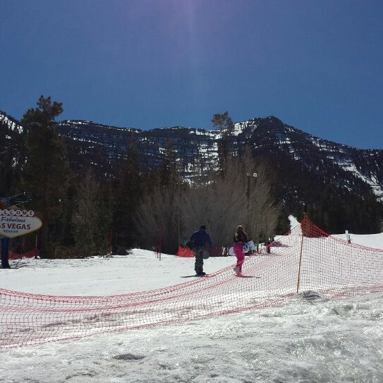 รูปภาพถ่ายที่ Las Vegas Ski And Snowboard Resort โดย Chris K. เมื่อ 3/18/2014