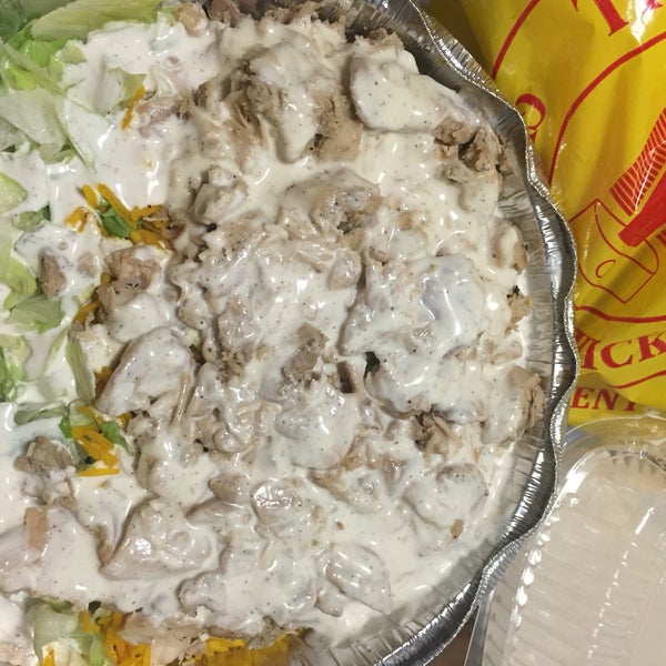 Photo taken at The Halal Guys by Hessah on 8/6/2016