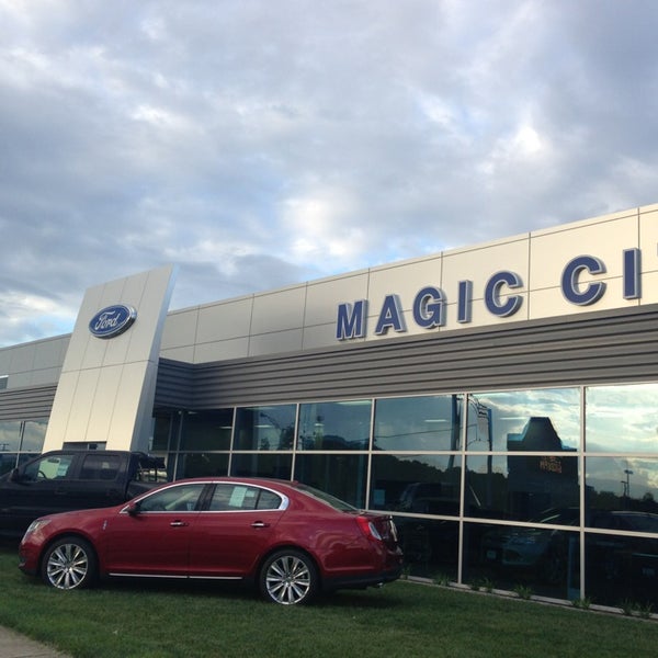 Magic City Ford Lincoln Car Dealership in Roanoke