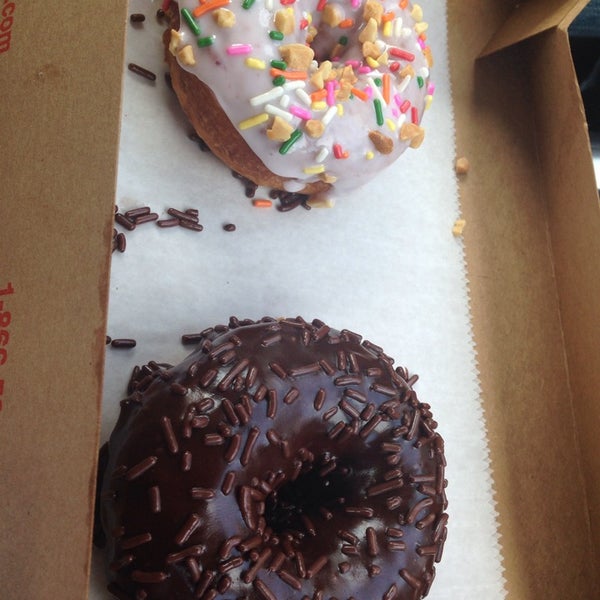 Снимок сделан в Duck Donuts пользователем Jenna 8/17/2014