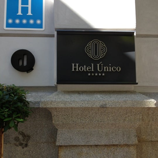 Photo taken at Hotel Único Madrid by Pakus Futurobloguero on 10/17/2012