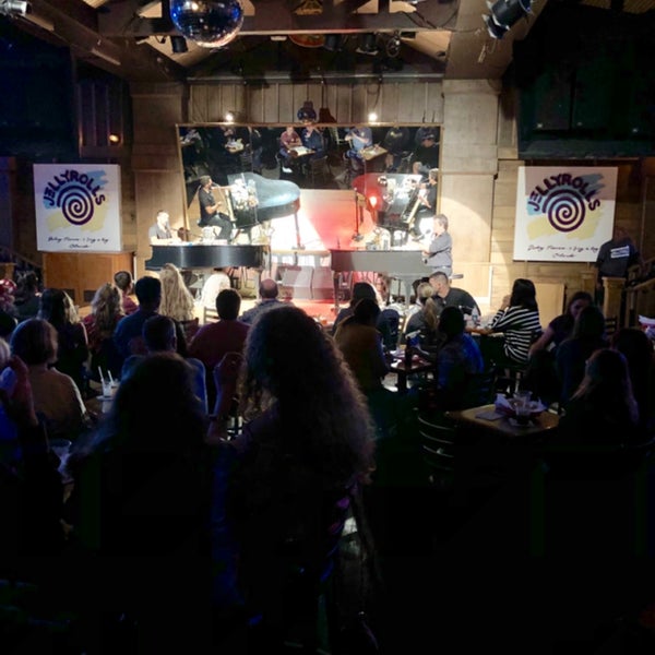 Photo taken at Jellyrolls by Jose Silverio A. on 11/19/2018