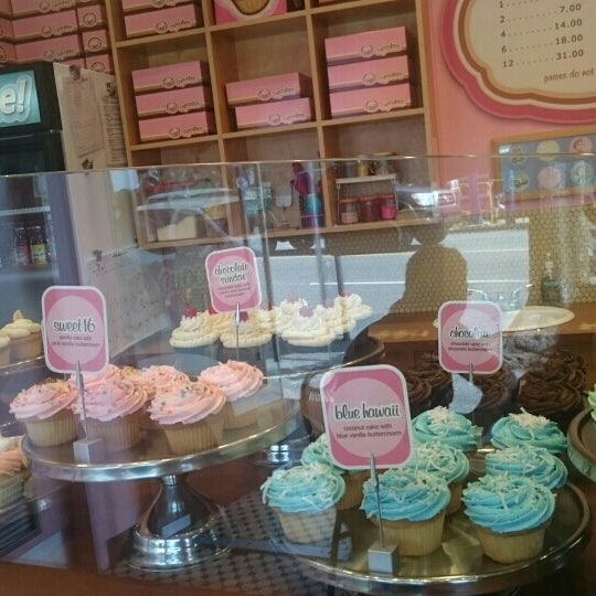 Photo taken at Cupcakes on Denman by Michelle C. on 7/18/2016