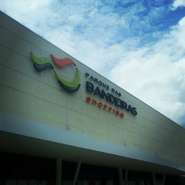 Foto tirada no(a) Shopping Parque das Bandeiras por Emerson R. em 12/5/2012
