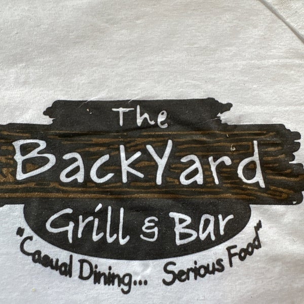 Foto diambil di Trepanier&#39;s Backyard Grill &amp; Bar oleh Kelly J. pada 5/4/2024