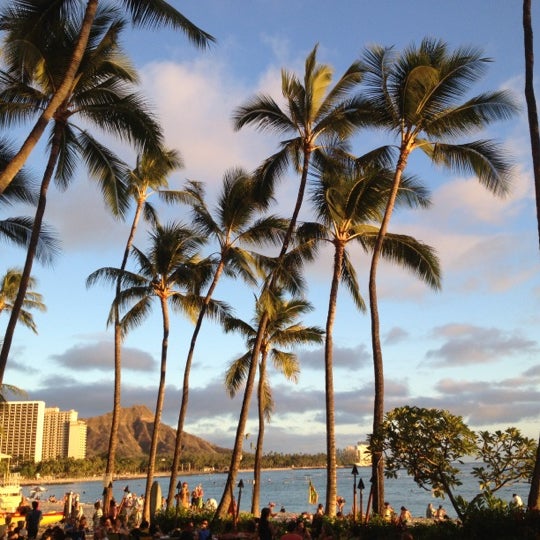 Foto tirada no(a) Duke&#39;s Waikiki por Correy em 10/11/2012