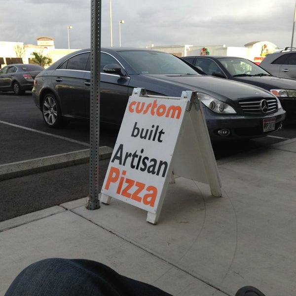 4/9/2013にPiotrがCustom Built Pizzaで撮った写真