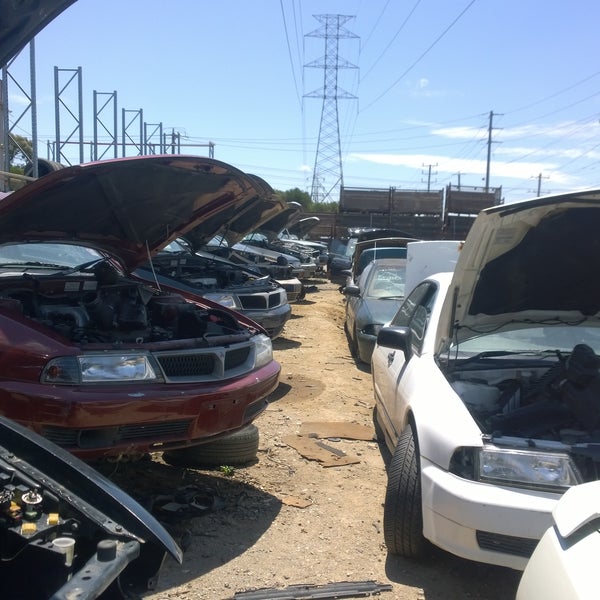 Imlachs Self Serve Auto Parts 1602 Centre Rd