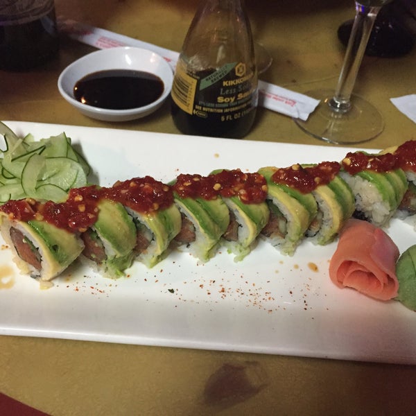 Foto scattata a Ocean Room Sushi Lounge da Tanya il 11/22/2015