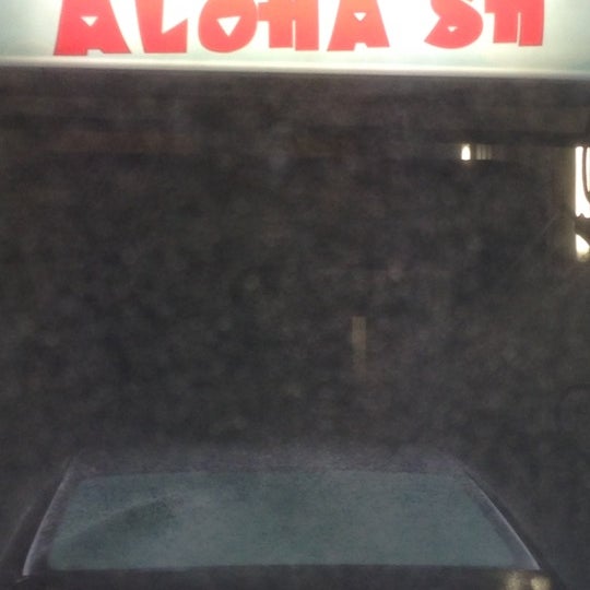 Photo taken at Aloha&#39;sh Car Wash by Sébastien on 11/15/2012