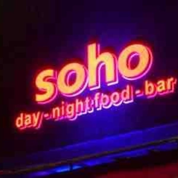 รูปภาพถ่ายที่ Soho Bar โดย Giorgos M. เมื่อ 2/15/2013