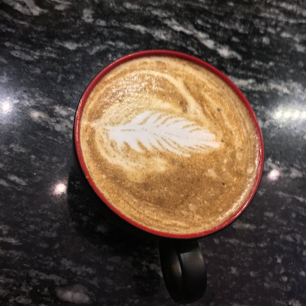 Foto tirada no(a) Onika Coffee por Cengiz em 4/23/2019